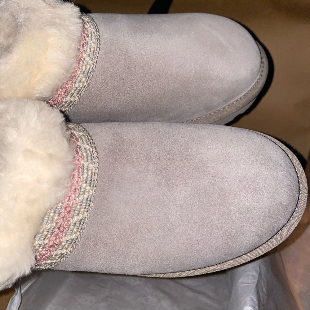 UGG Slippers size 9 New in box